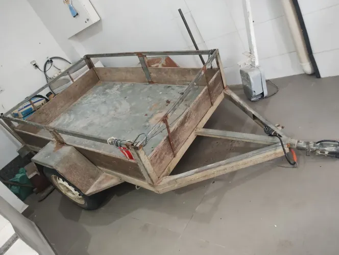 Vendo carretinha/reboque usado