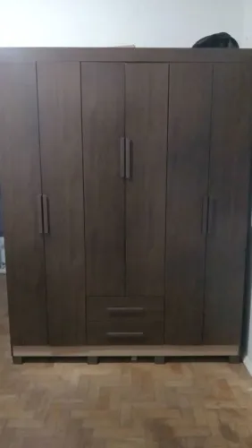 Vendo guarda-roupas 6 portas