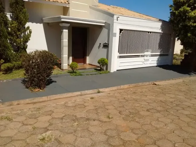 Casa em bairro residencial 