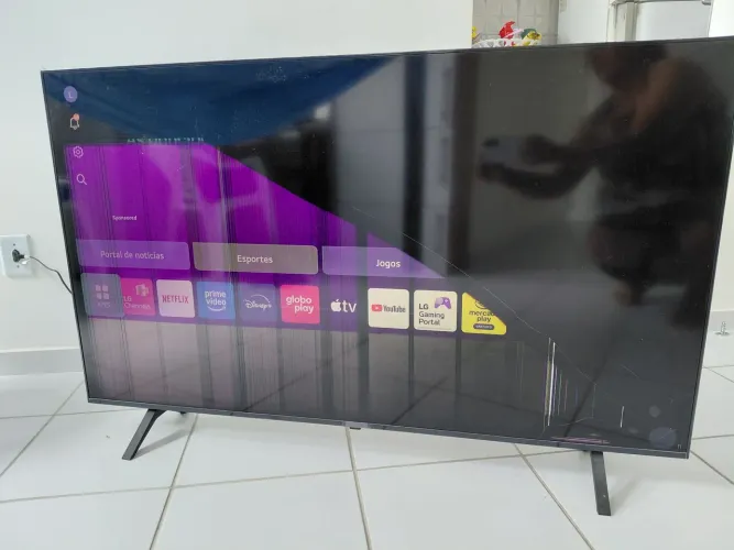TV LG 50 com a tela quebrada