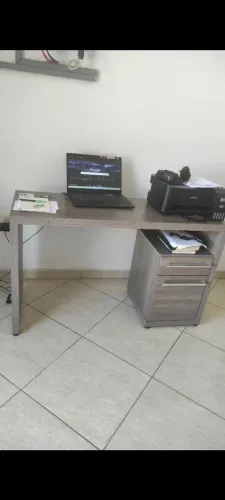 Escrivaninha MDF em perfeito estado