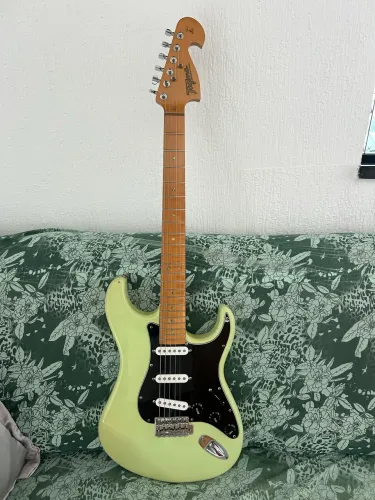Guitarra Tagima T-735