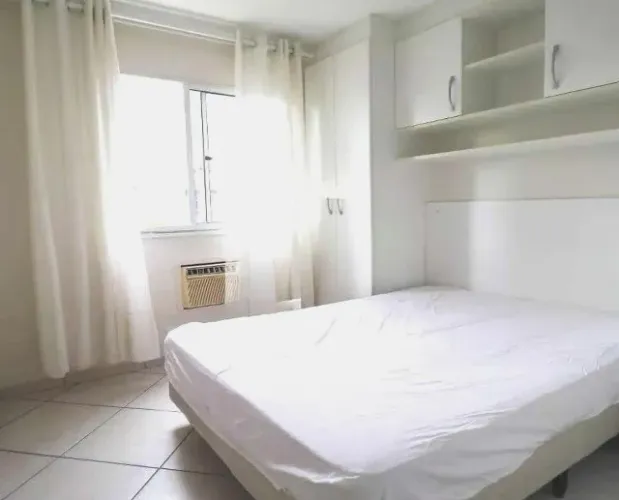 Apartamento com mobília (2QTS) para aluguel. (Aluguel anual)