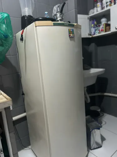 Geladeira em ótimas condições, usada por menos de 1 ano.