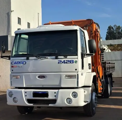Ford cargo munck 2428 6x2 ano 2006 único dono