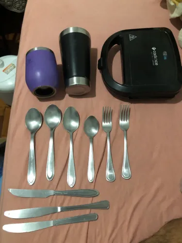 Kit Desapego Cozinha: Sanduicheira + Copo Térmico + Talheres Inox
