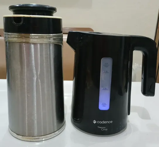 CHALEIRA ELÉTRICA E GARRAFA TÉRMICA