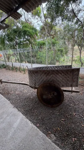 Caçamba antiga de carro de boi