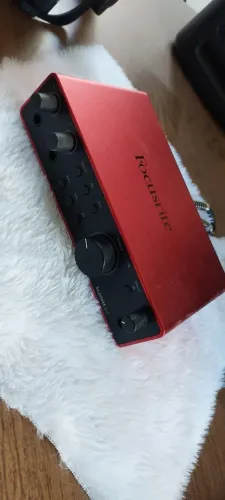 Interface de audio Focusrite scarlett 2i2 4 geraçao