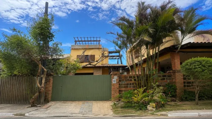 Casa de 270m² com 5 dormitórios na Armação