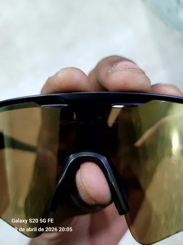 Vendo óculos OAKLEY Mod. Dará, novo, sem caixa!