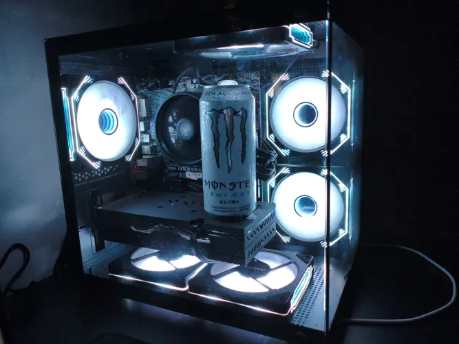 PC Gamer Ryzen 5 4600G + RX 580 8GB + 16GB RAM | Gabinete Aquário<br>