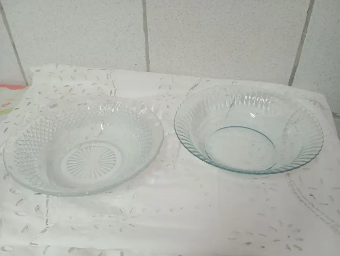 2 Tigelas redondas transparentes