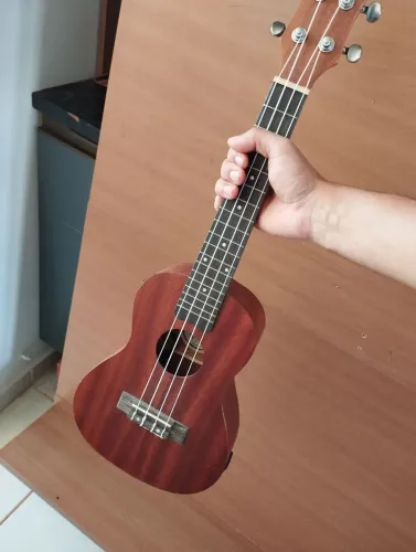 Ukulele malibu.
