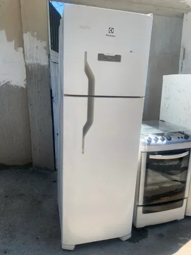 Vendo geladeira Electrolux duplex frost free ?