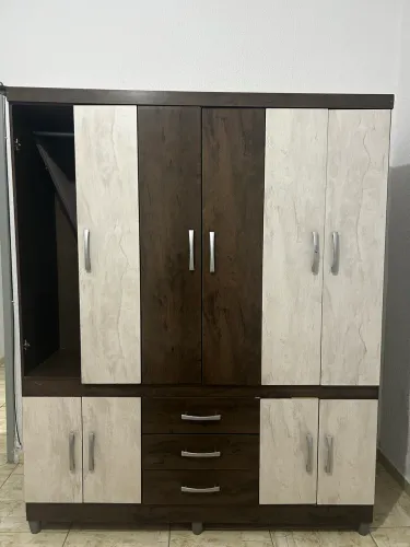 Guarda roupas 6 portas grandes 3 gavetas e 4 portas pequenas