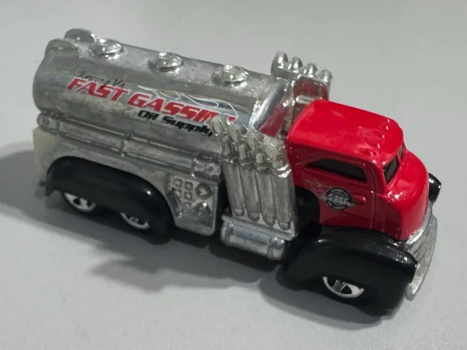 Hot Wheels Fast Gassin? (sem embalagem) HW Premiere 2009