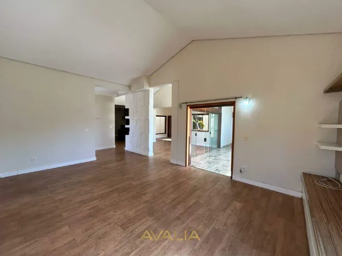 Casa com piscina, bairro Esplanada em Indaiatuba/SP com 3 quartos.