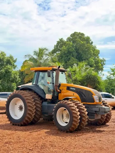 TRATOR AGRÍCOLA 
