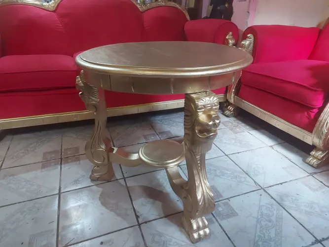 Vendo um lindo Sofá pata de leão, antiquídade 