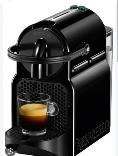 Vendo cafeteira Nespresso Inissia na caixa sem uso 220w.