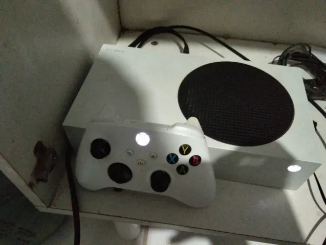 Xbox Series S + 1 controle 