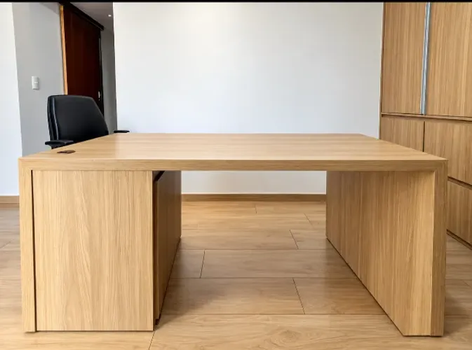 Mesa de Escritório com Gavetas - Ótimo Estado - OPORTUNIDADE