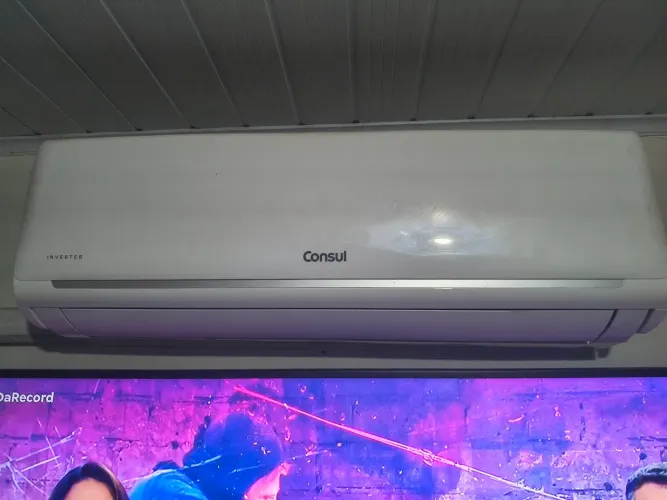 Ar condicionado 12 BTUs inverter pouco uso