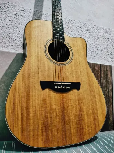 Violão Tagima Solido.