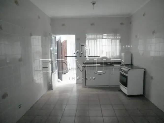 CASA para ALUGUEL com 60m² no bairro Jardim Santo Alberto com 2 quartos e 1 vagas. Santo A