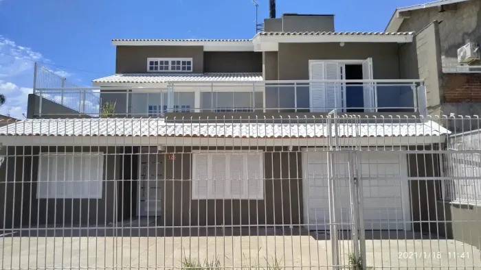 Casa para aluguel com 374 metros quadrados com 4 quartos