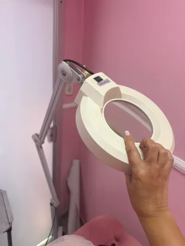 Lupa com luz estética 