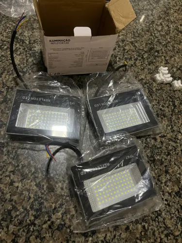Vendo Kit 3 Refletores LED 400W Blackone Bivolt IP67 Branco Frio 6500K Externo