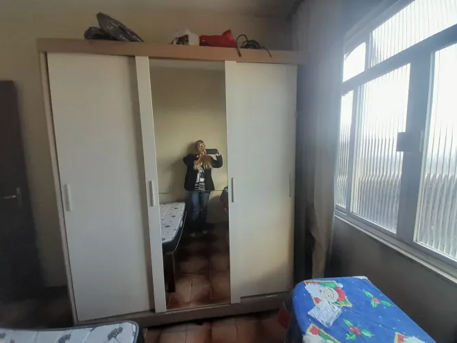 Armário de quarto casal com espelho