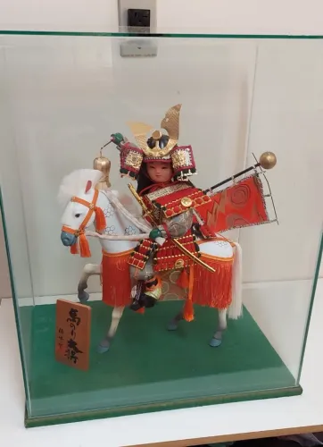 Boneco de Samurai para decoração