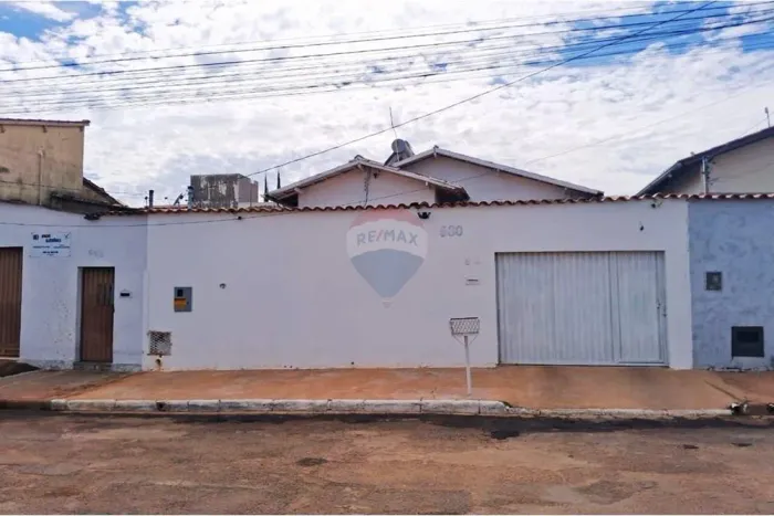 Casa á venda no bairro Pedra Azul em Araxá MG, Com 2 quartos, energia fotovoltaica, aquece