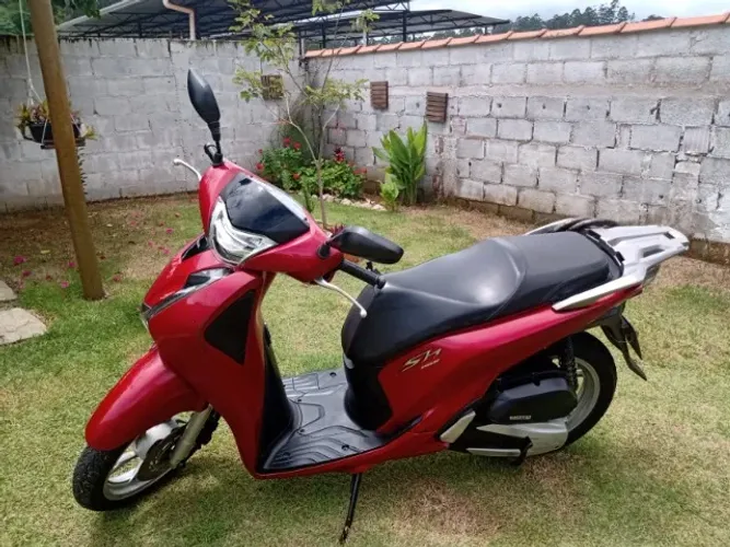 Vendo Honda Sh 150cc vermelha.