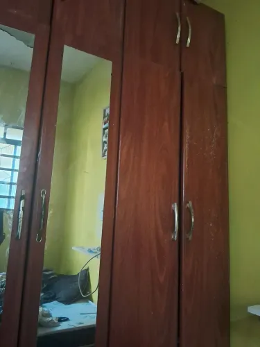 Guarda roupa 6 portas com espelho