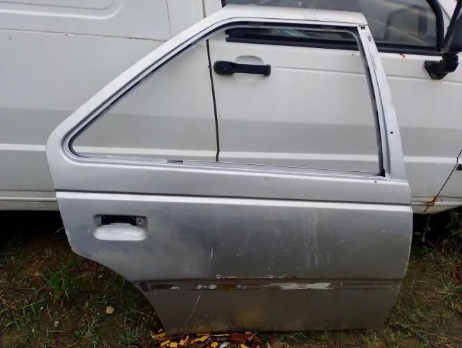 Porta traseira direita Peugeot 405 95