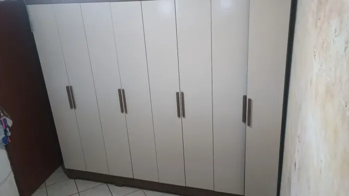 Vendo guarda roupa 06 portas