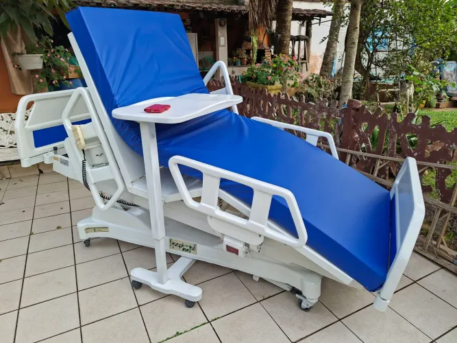 Cama hospitalar elétrica várias posições.