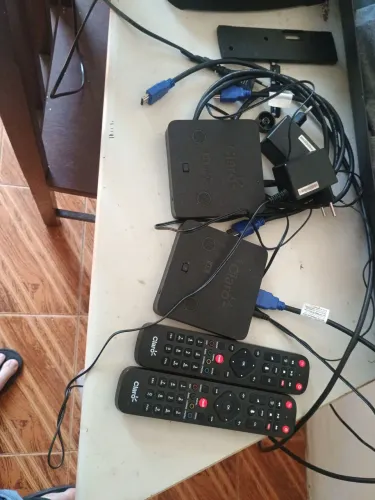 Aparelho tv box Claro 