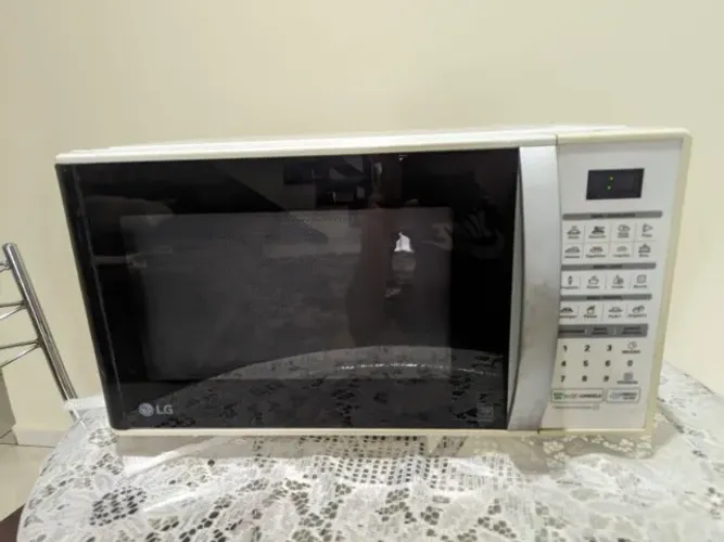 Micro-ondas LG 127V (Modelo MS3052R)