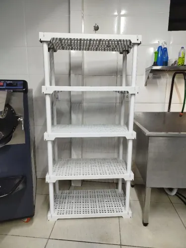 Estante com prateleiras para câmara fria e estoque 