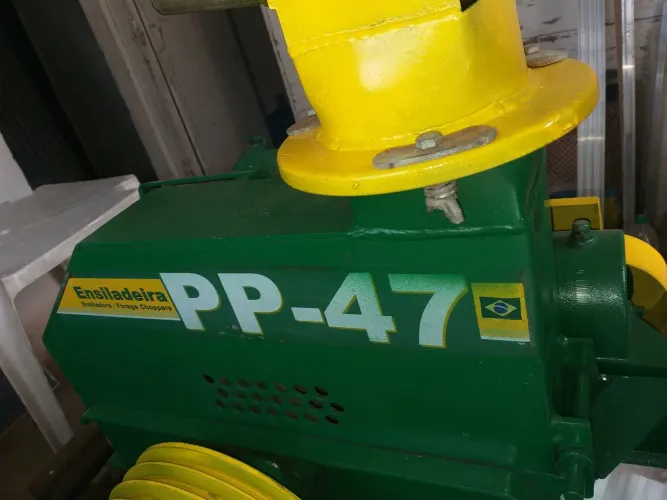 Máquina de cortar capim
