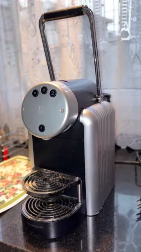 Cafeteira Nespresso Profissional Zenius