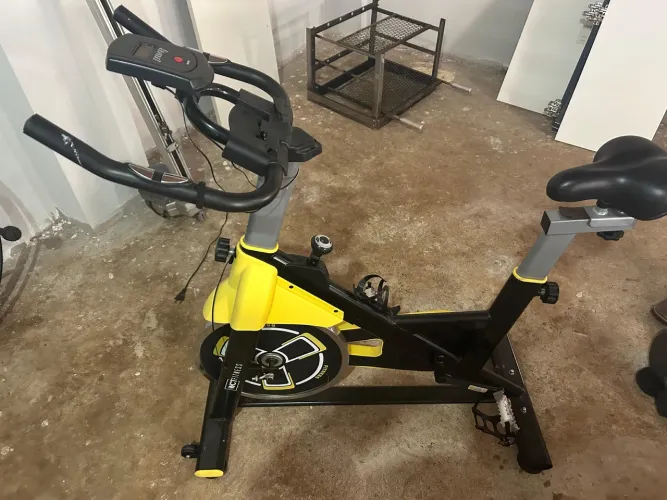 Bicicleta de Spinning Speed Q3 - Estado de Nova (Apenas 2 meses de uso)