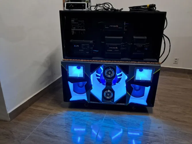 Vendo som automotivo