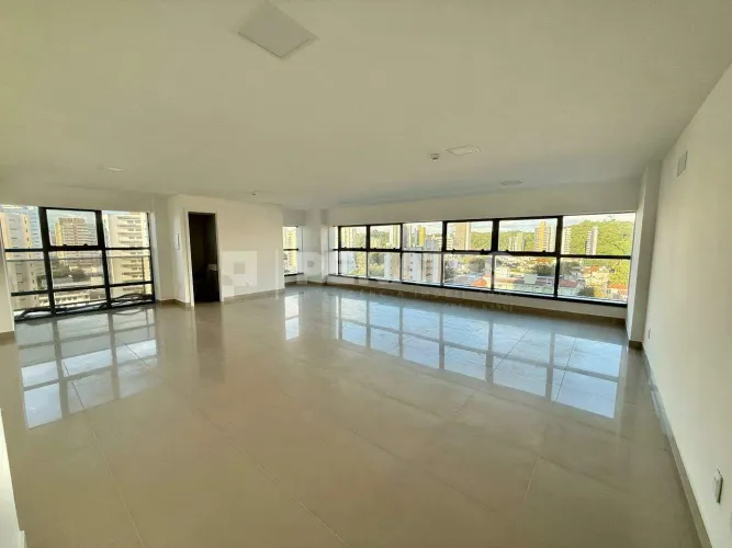 Sala comercial no Manhattan Business com 69m² - vista livre e sombra