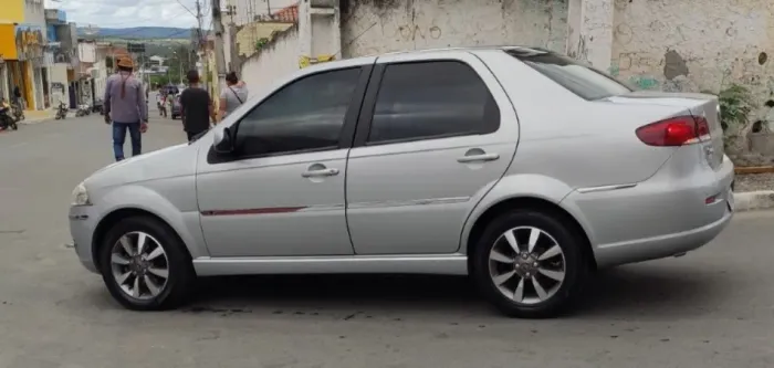 Fiat Siena Essence 1.6 Flex 16V 4P 2012